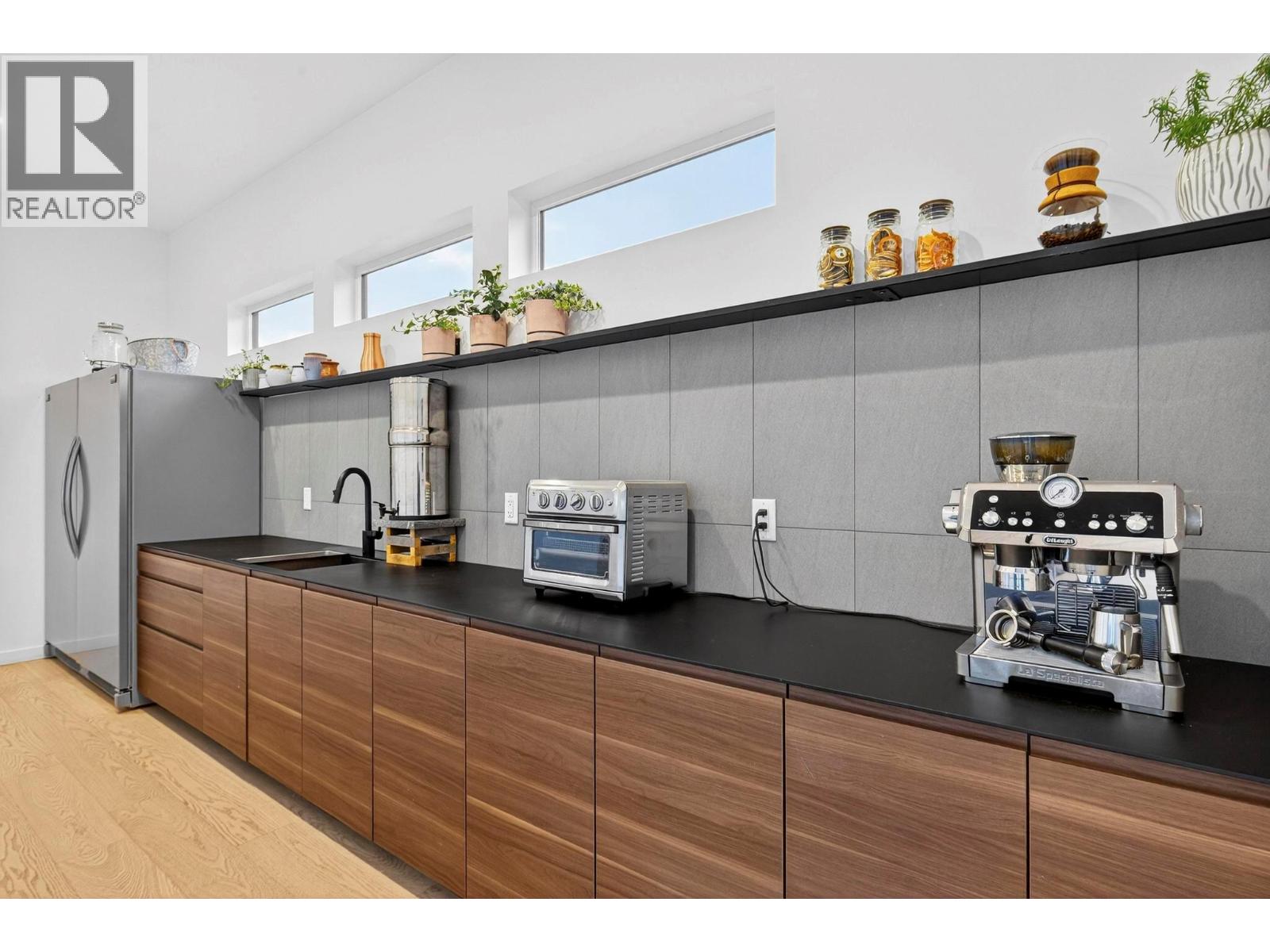 15873 Kobayashi Court, Lake Country