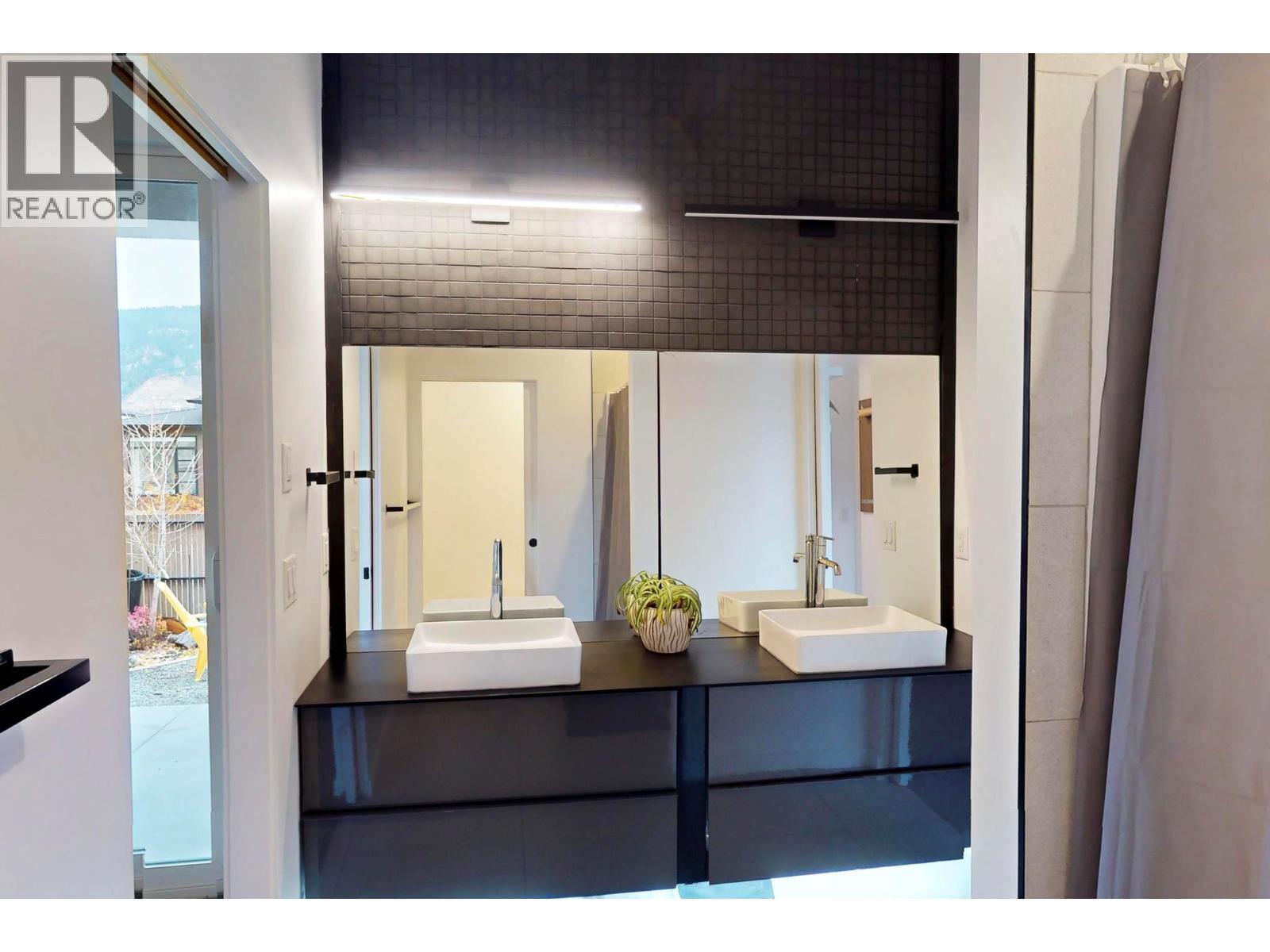 15873 Kobayashi Court, Lake Country