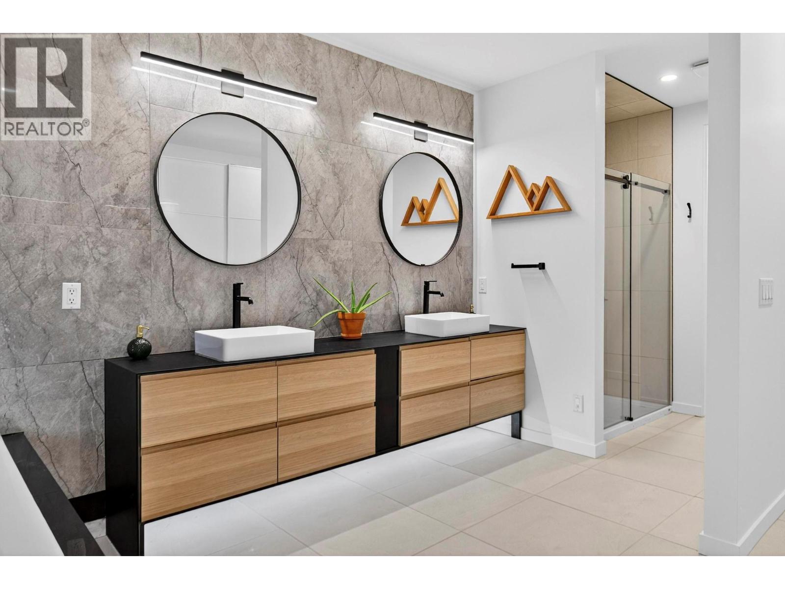 15873 Kobayashi Court, Lake Country