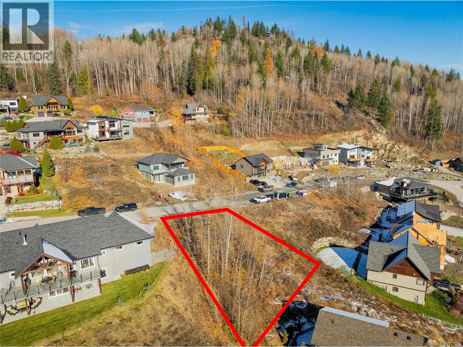 933 REDSTONE Drive, Rossland