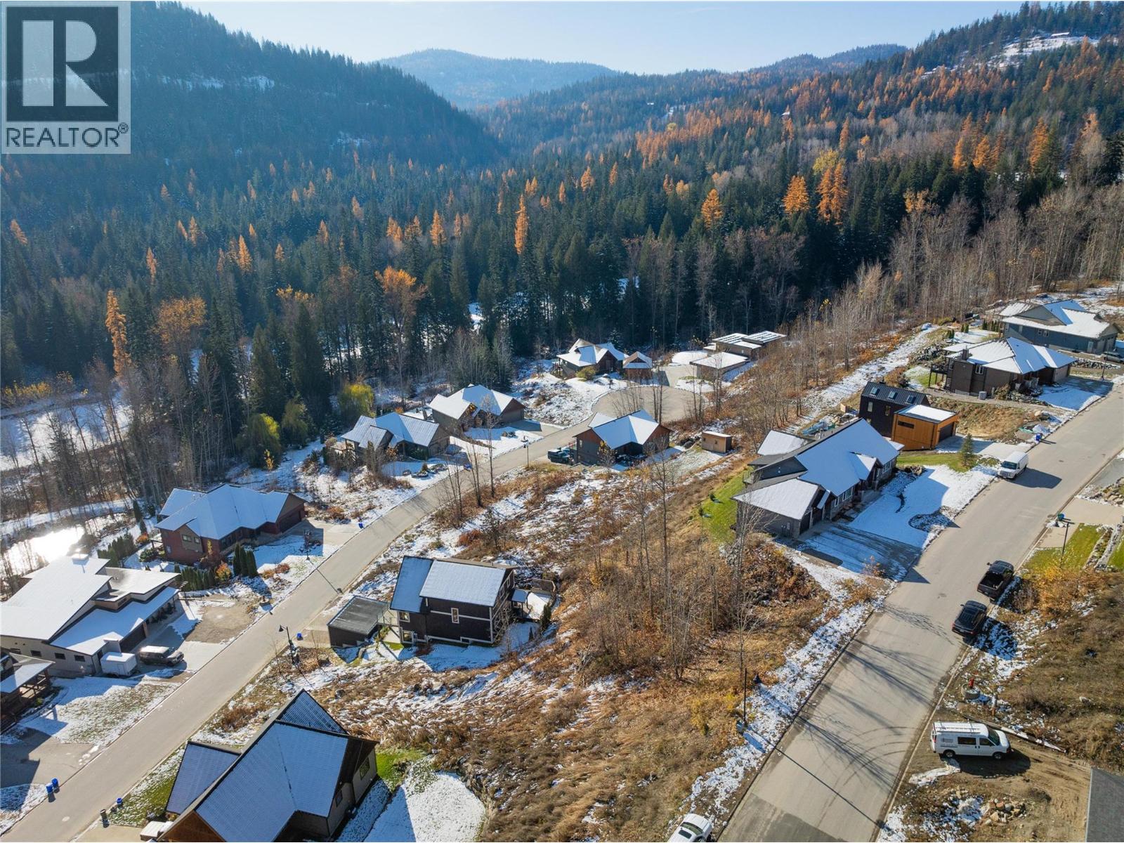 933 REDSTONE Drive, Rossland