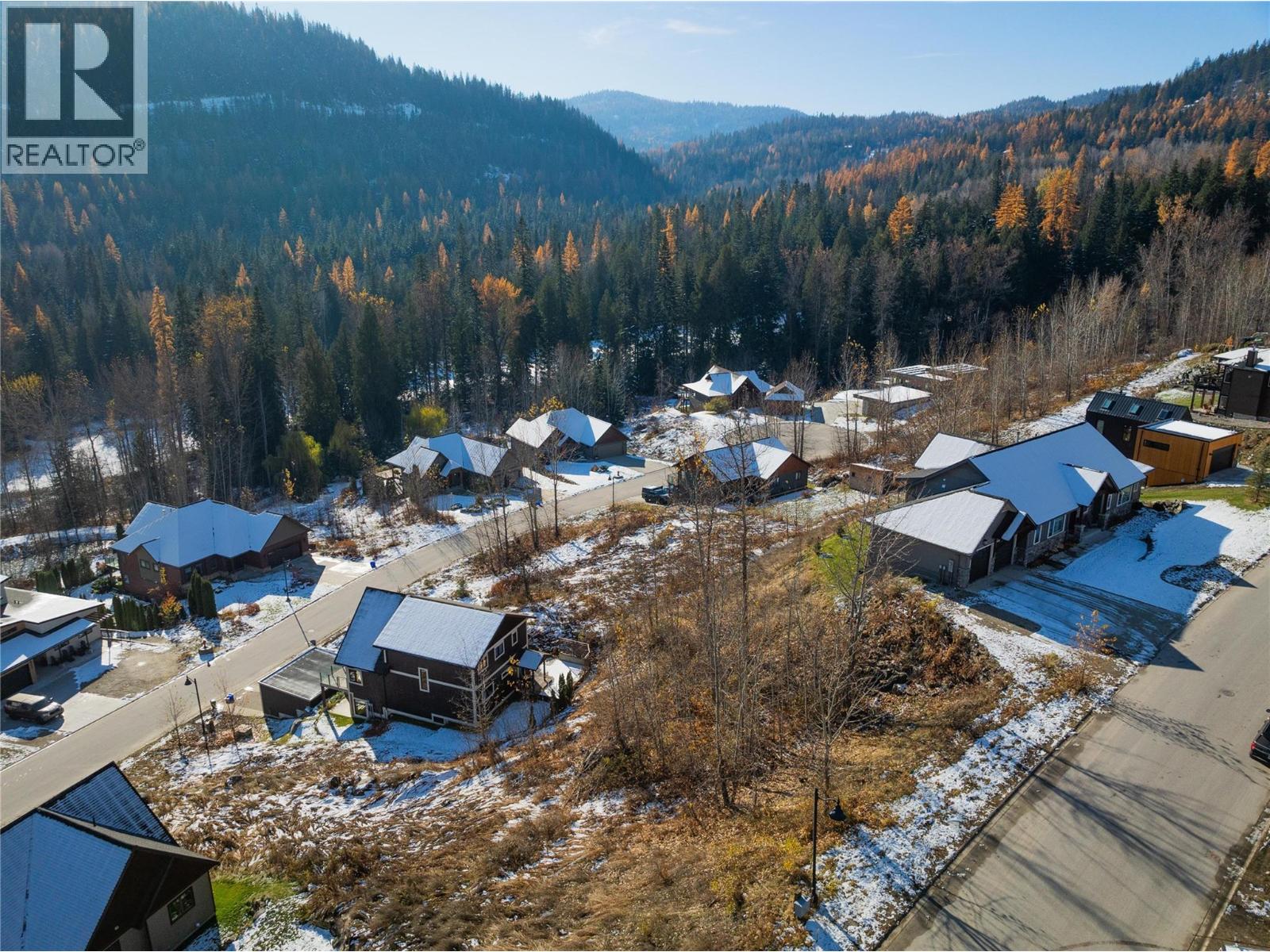 933 REDSTONE Drive, Rossland