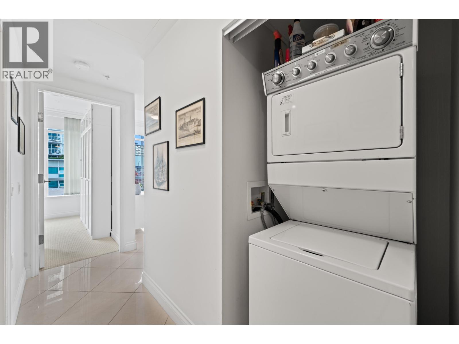 502 172 VICTORY SHIP WAY, North Vancouver