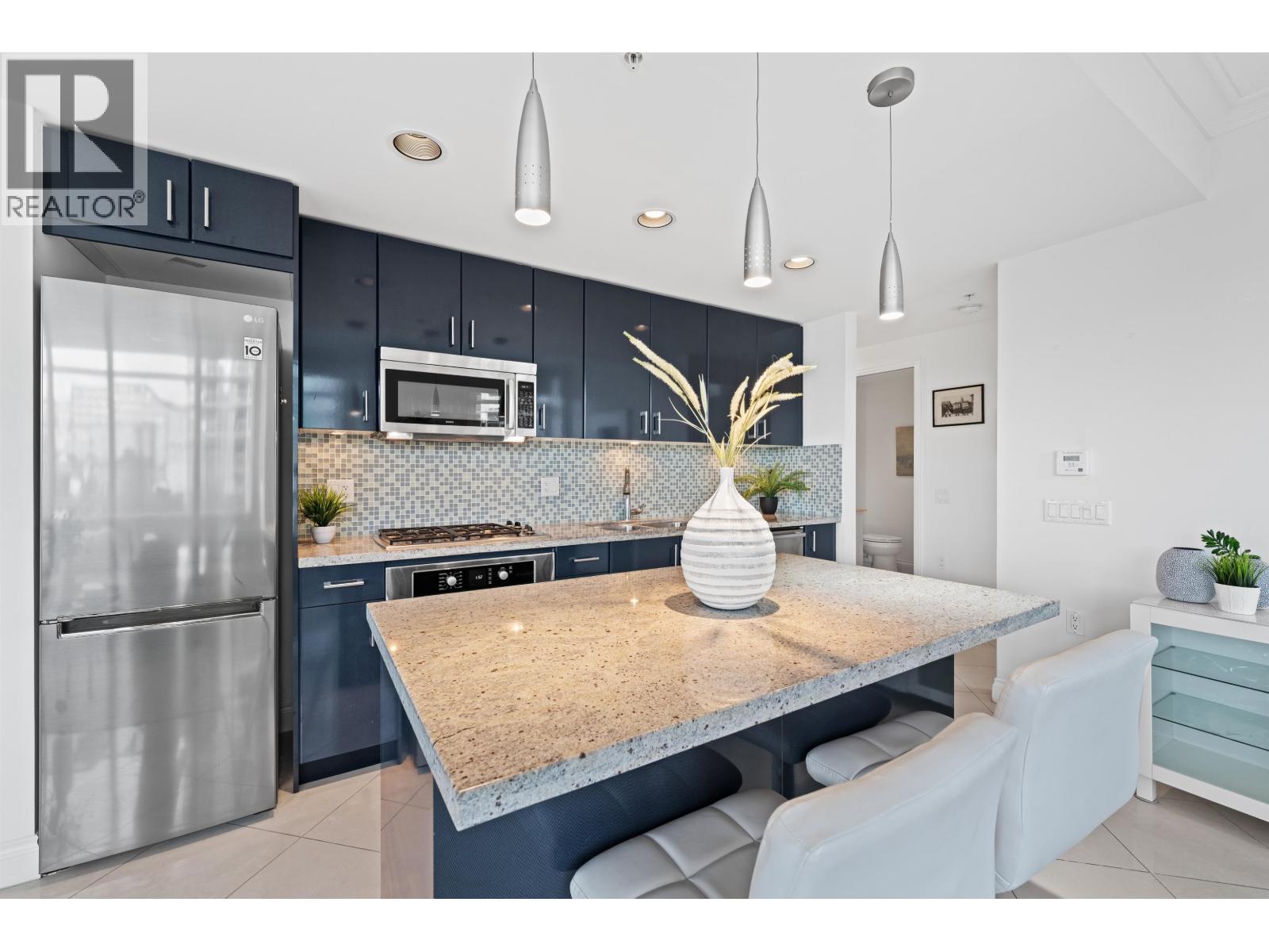 502 172 VICTORY SHIP WAY, North Vancouver