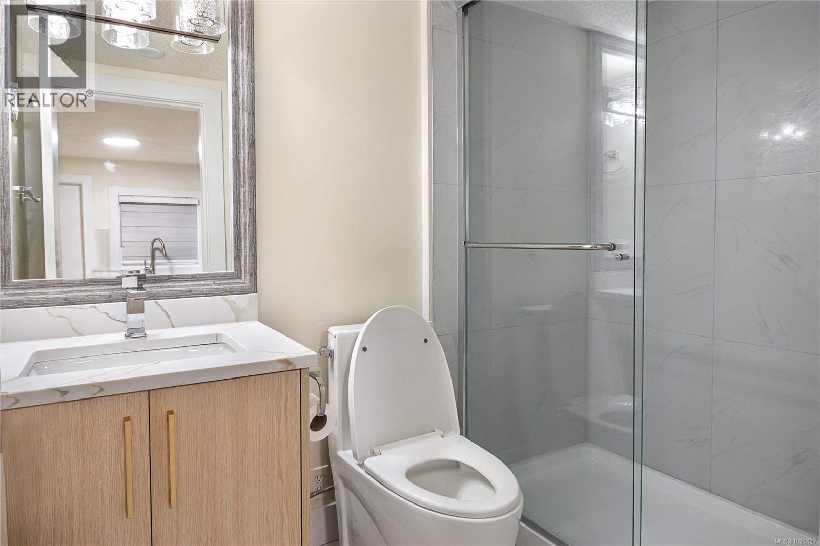  1579 Kenmore Road, Saanich