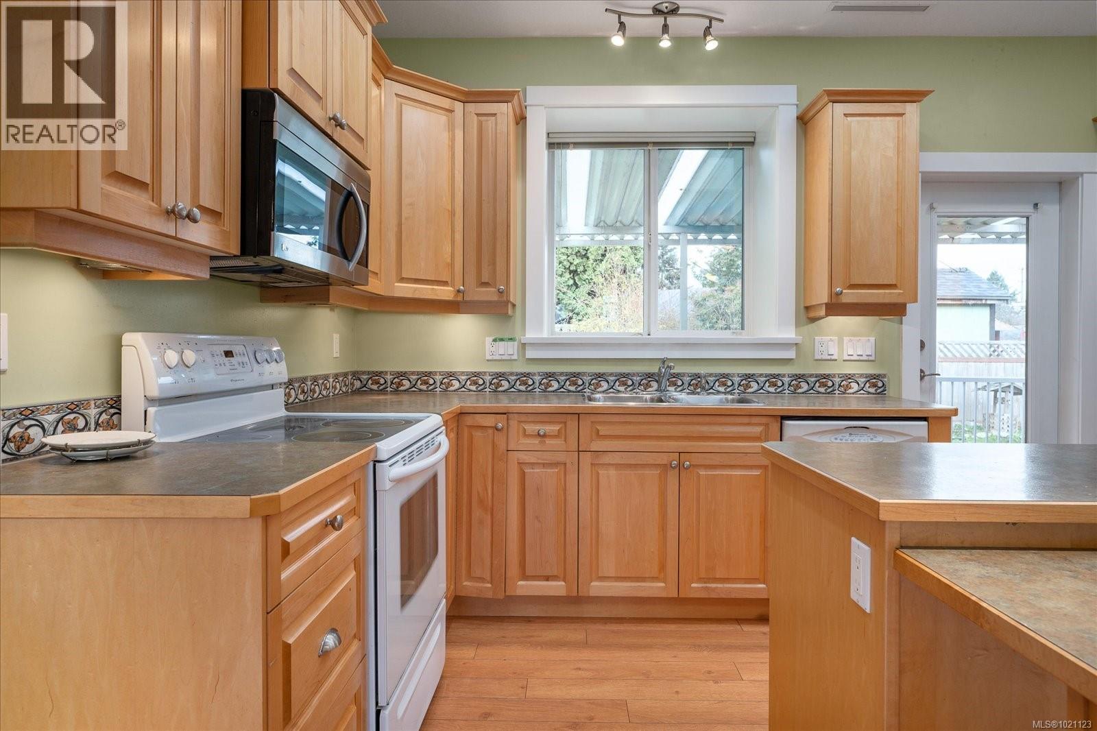 310 Holland Creek Pl, Ladysmith