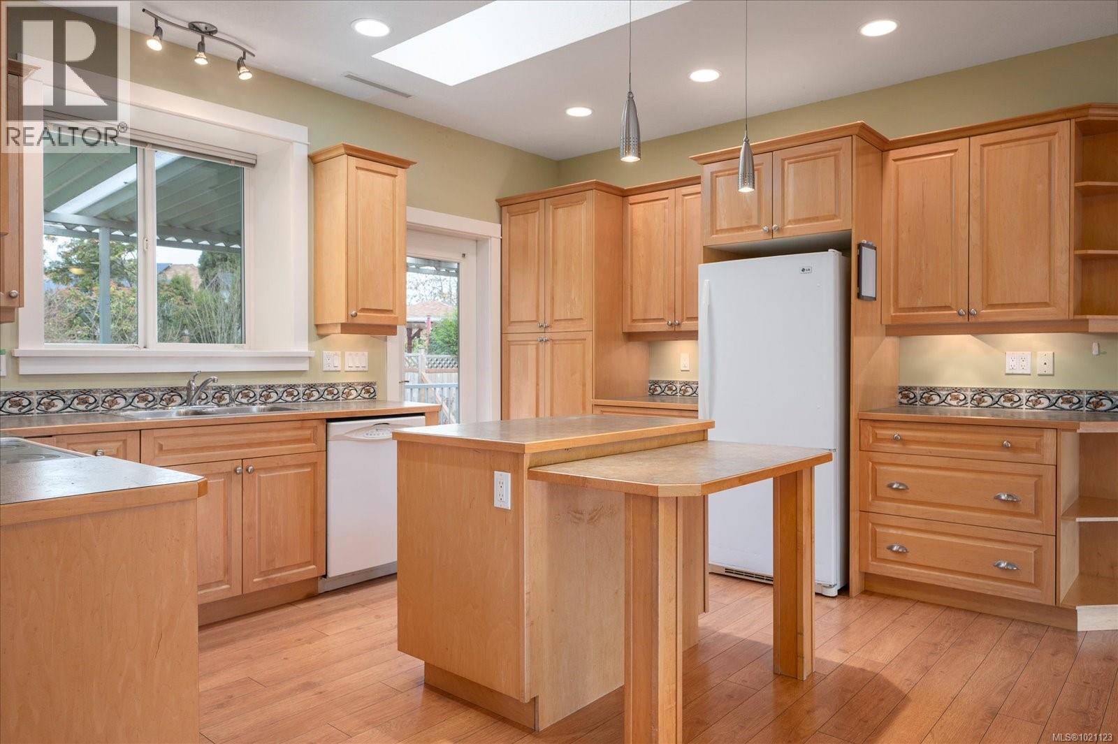 310 Holland Creek Pl, Ladysmith