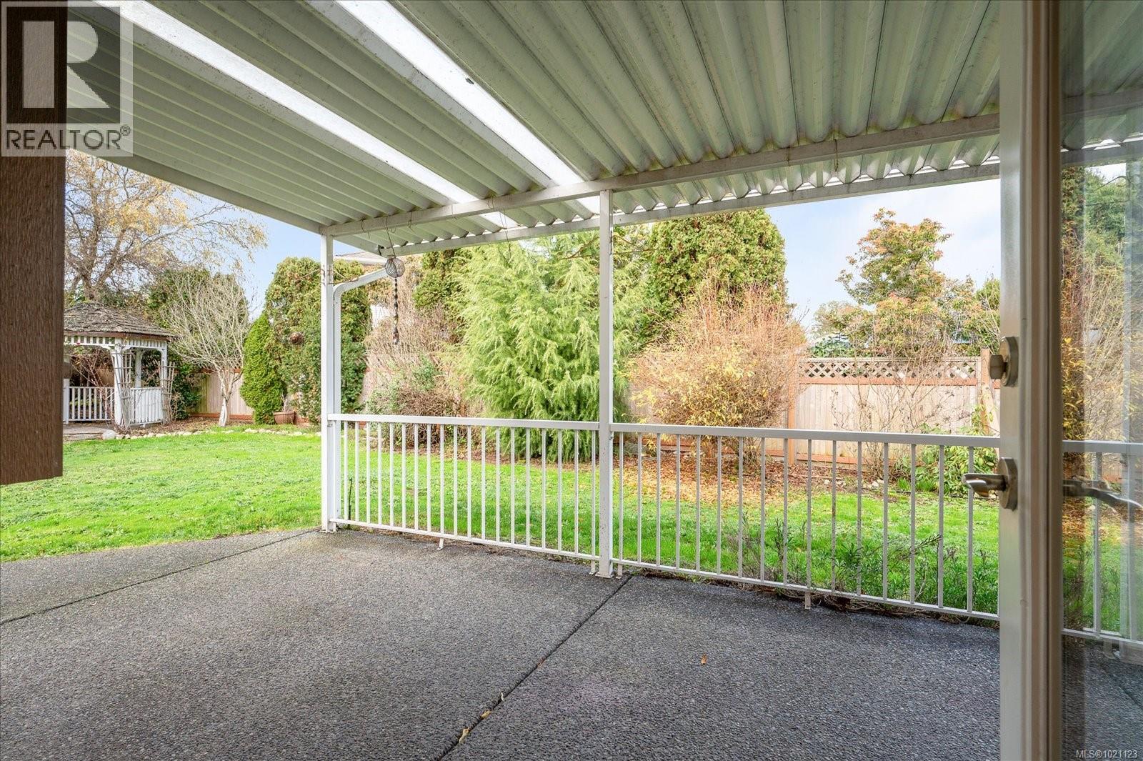 310 Holland Creek Pl, Ladysmith