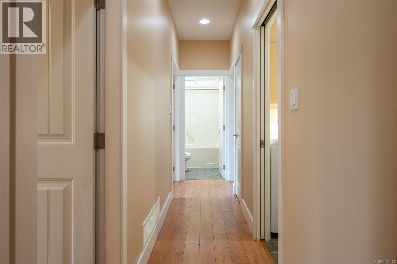 310 Holland Creek Pl, Ladysmith