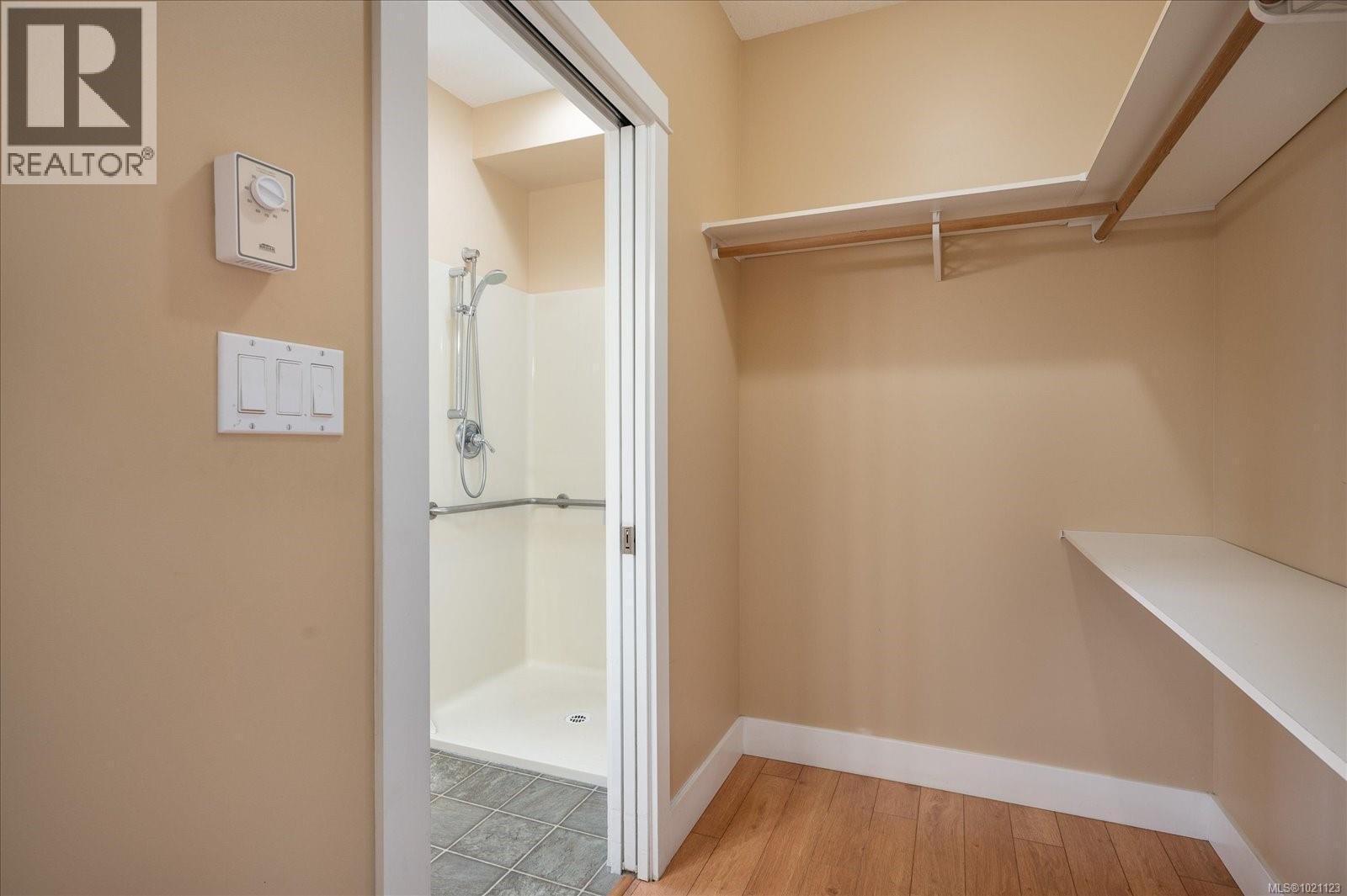 310 Holland Creek Pl, Ladysmith