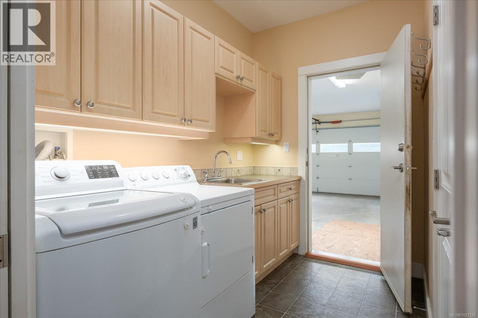 310 Holland Creek Pl, Ladysmith