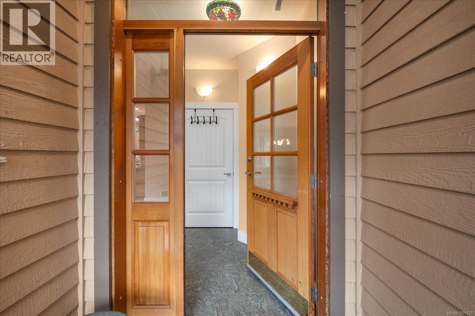 310 Holland Creek Pl, Ladysmith