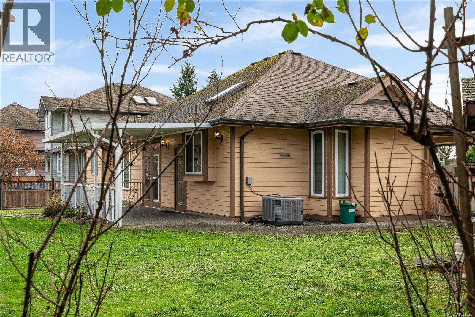 310 Holland Creek Pl, Ladysmith