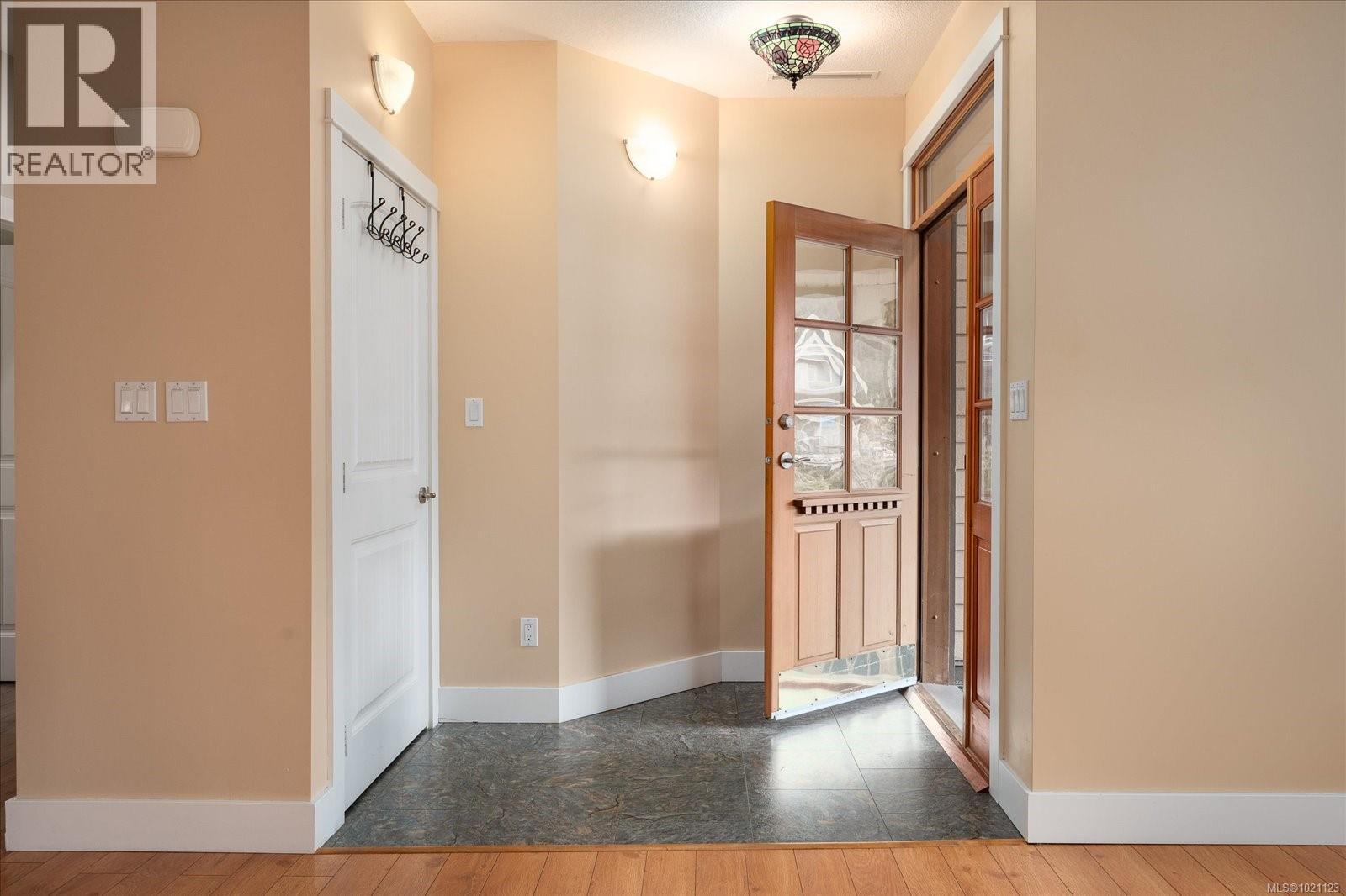 310 Holland Creek Pl, Ladysmith