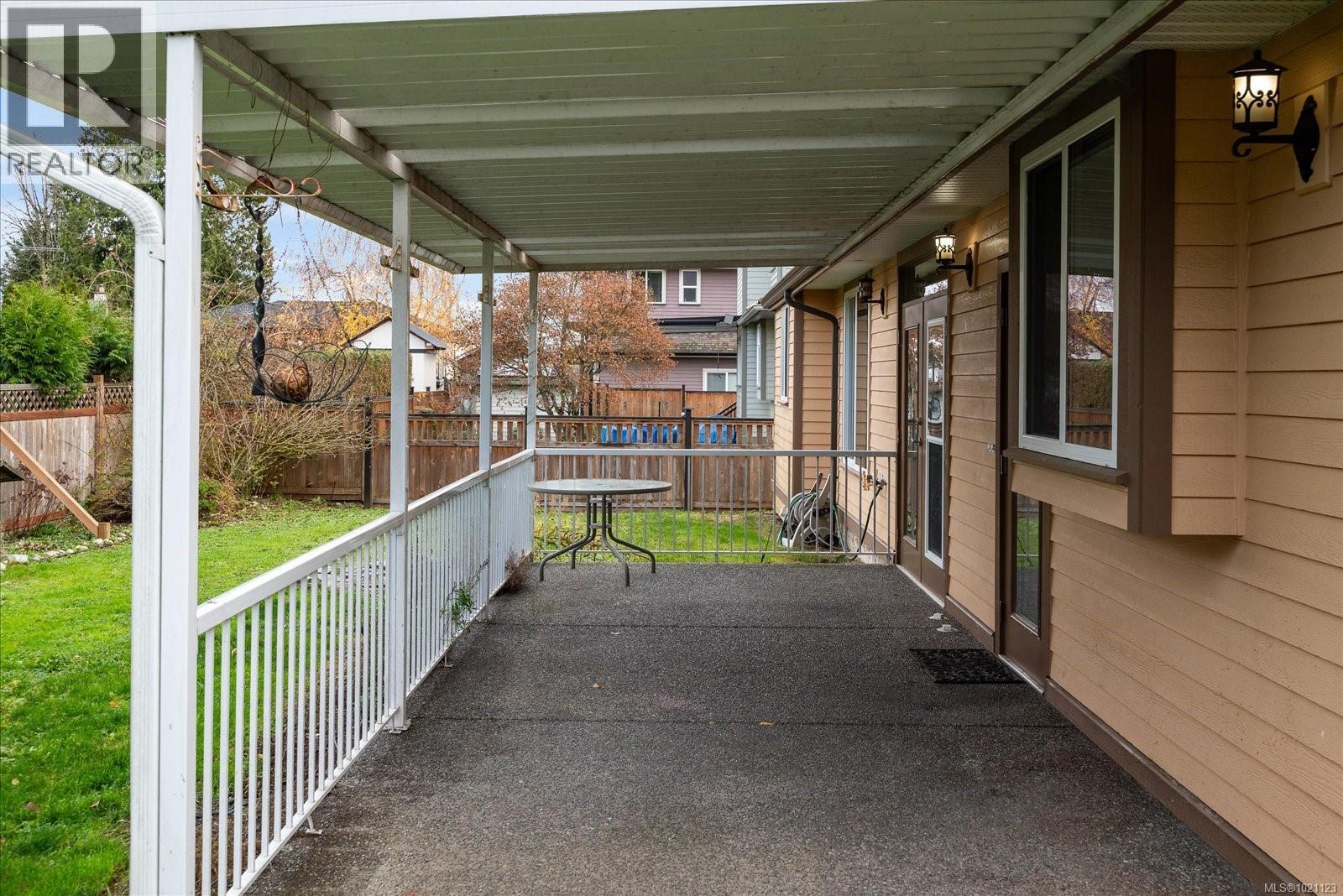 310 Holland Creek Pl, Ladysmith