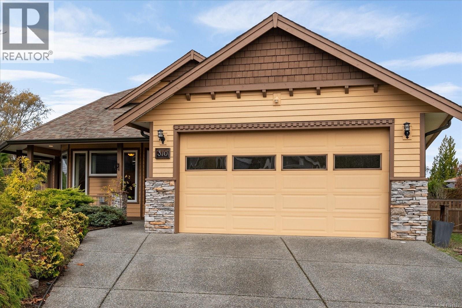 310 Holland Creek Pl, Ladysmith