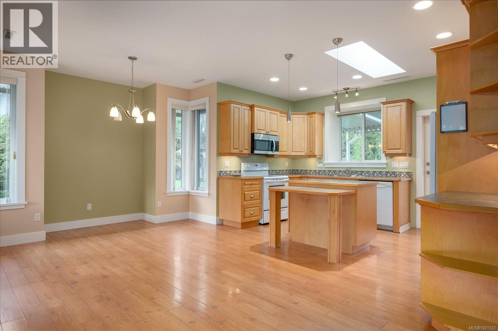 310 Holland Creek Pl, Ladysmith