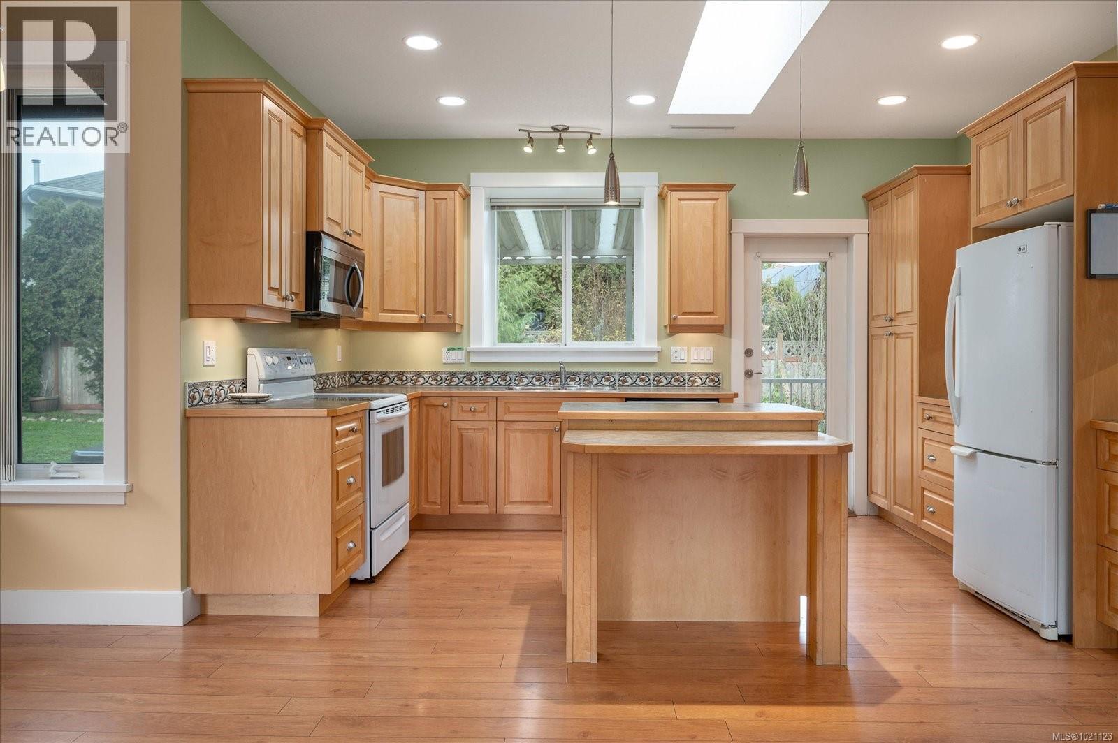 310 Holland Creek Pl, Ladysmith