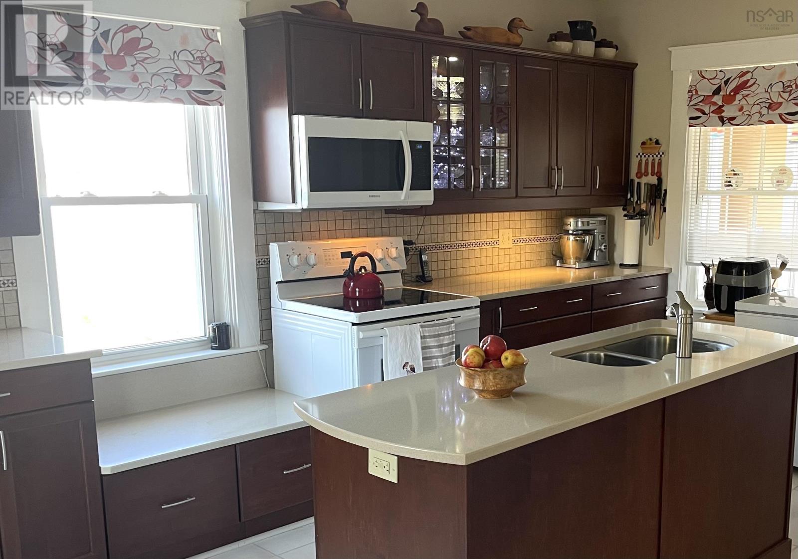 Property 5 of 39 of 1729 Highway 6