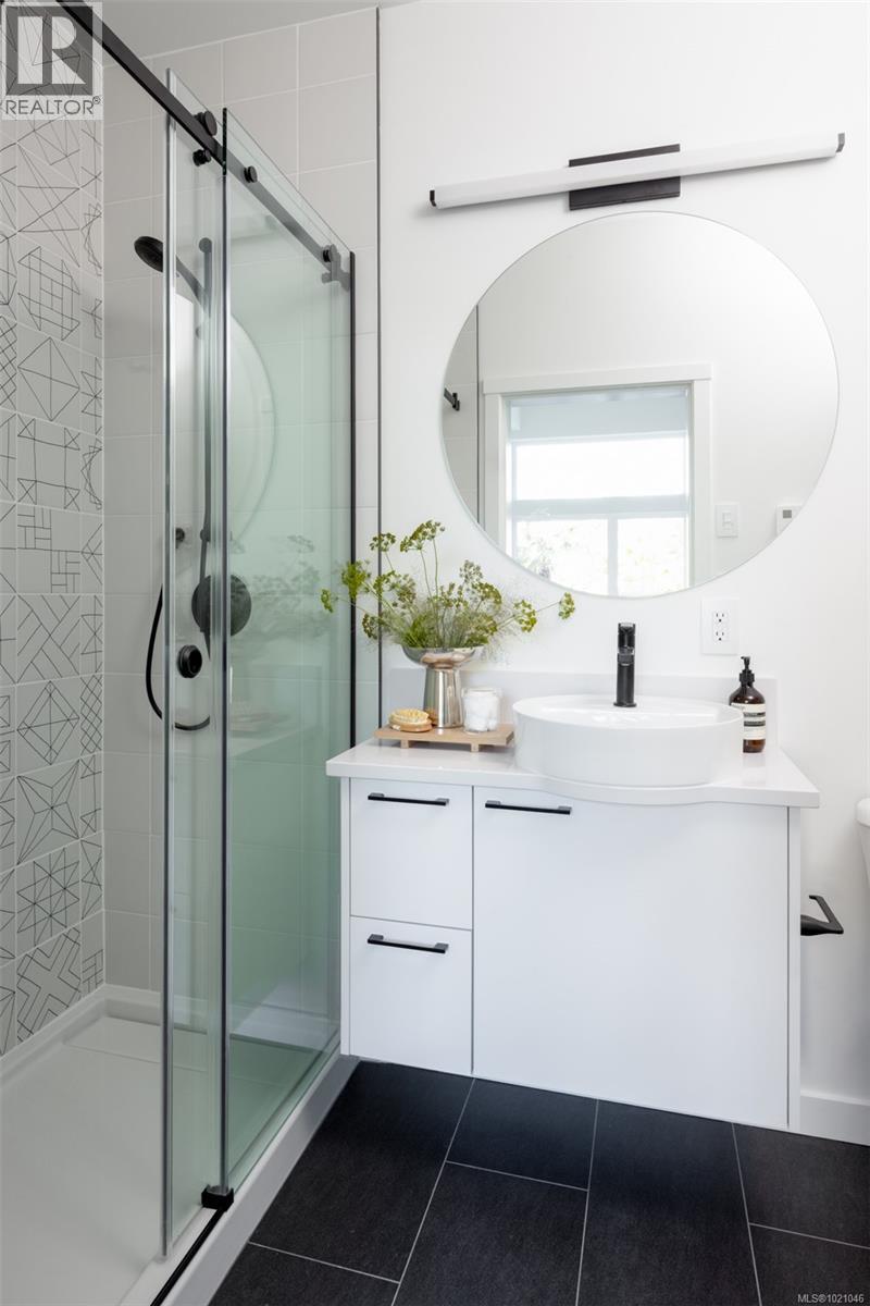 311 1075 Tillicum Rd, Esquimalt