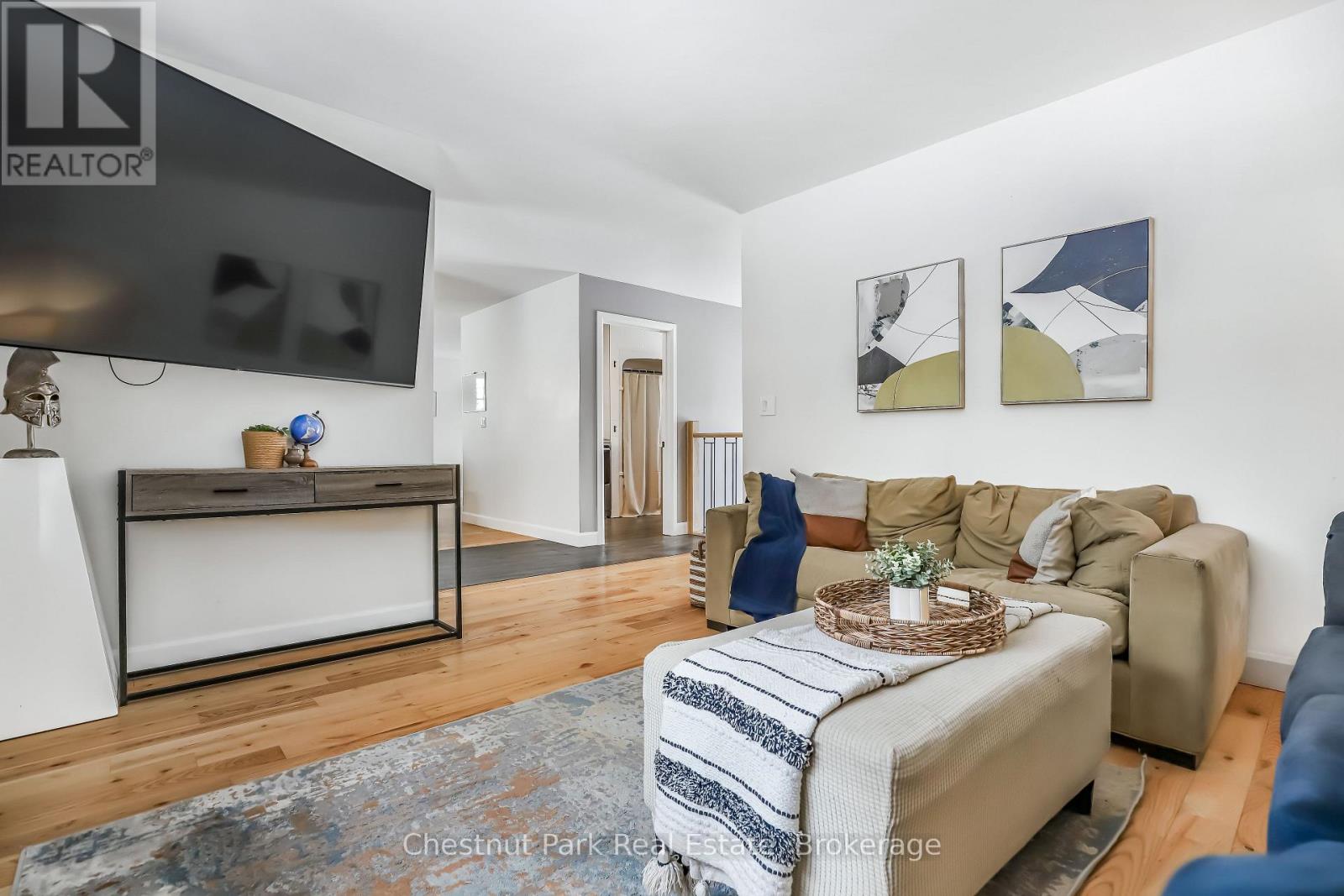 9 MAPLE DRIVE - 22