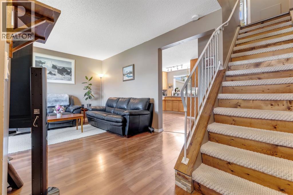 Single Family House for Sale in  Pennsburg Way SE Penbrooke Meadows Calgary 