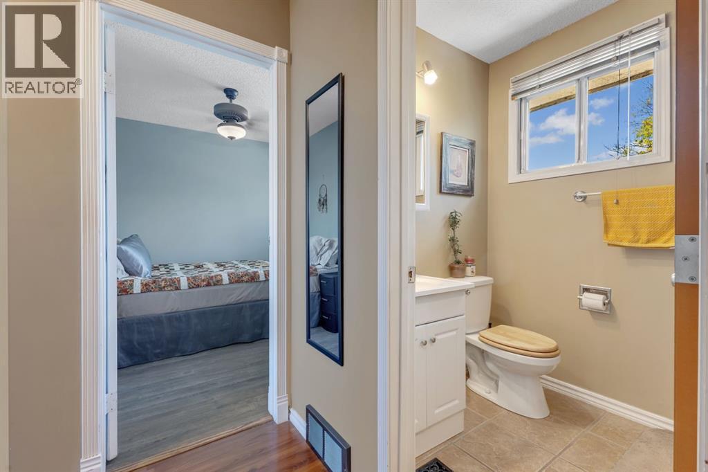 Single Family House for Sale in  Pennsburg Way SE Penbrooke Meadows Calgary 