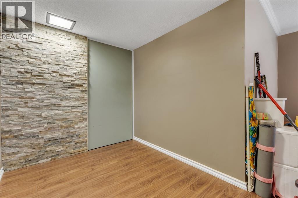 Single Family House for Sale in  Pennsburg Way SE Penbrooke Meadows Calgary 