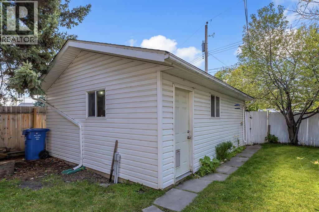 Single Family House for Sale in  Pennsburg Way SE Penbrooke Meadows Calgary 