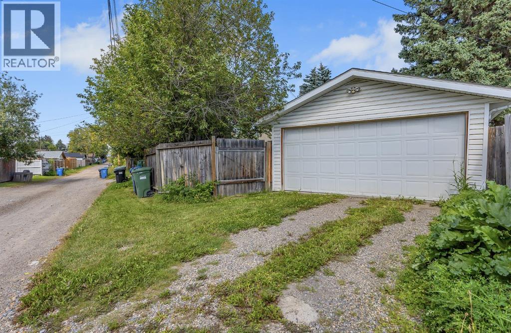 Single Family House for Sale in  Pennsburg Way SE Penbrooke Meadows Calgary 