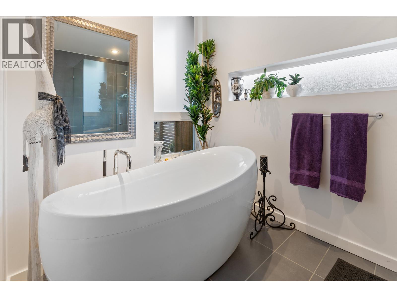 1023 JAY CRESCENT, Squamish