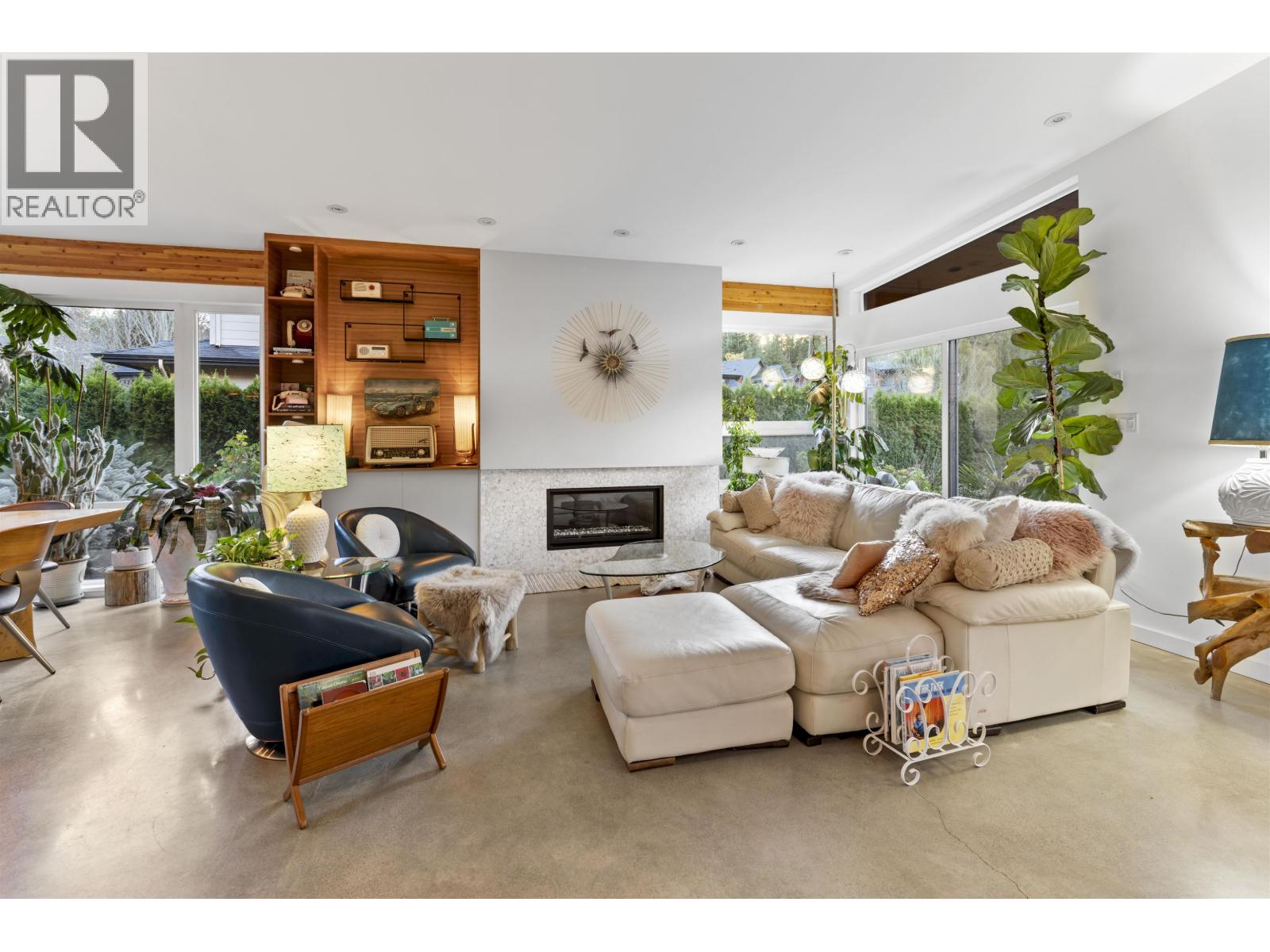 1023 JAY CRESCENT, Squamish