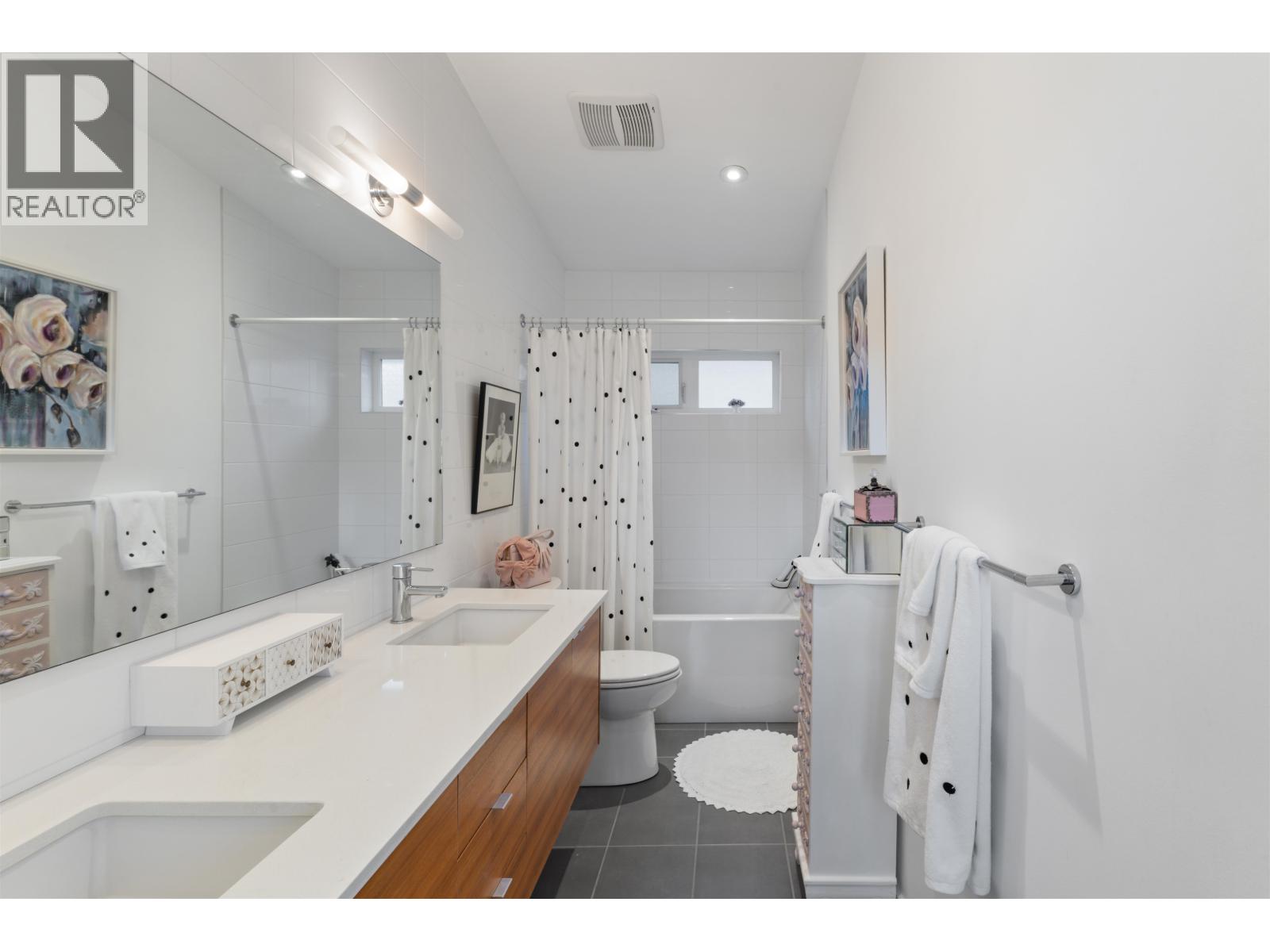 1023 JAY CRESCENT, Squamish