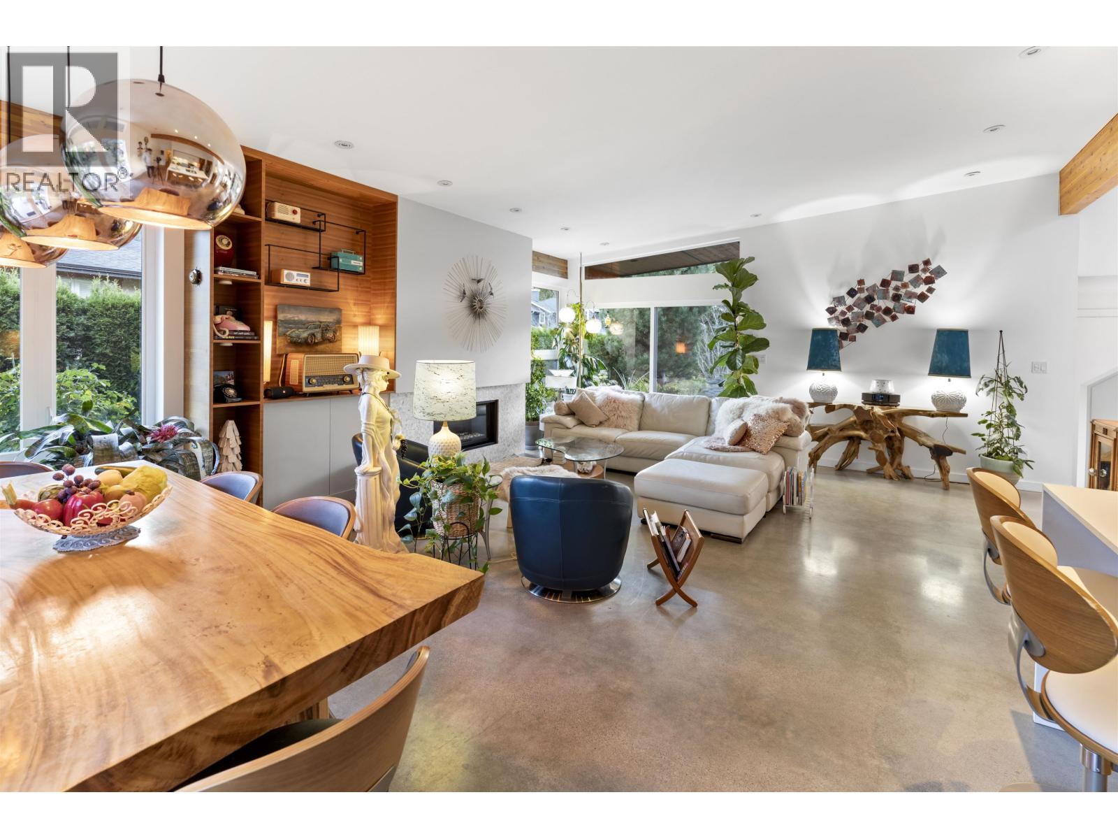 1023 JAY CRESCENT, Squamish