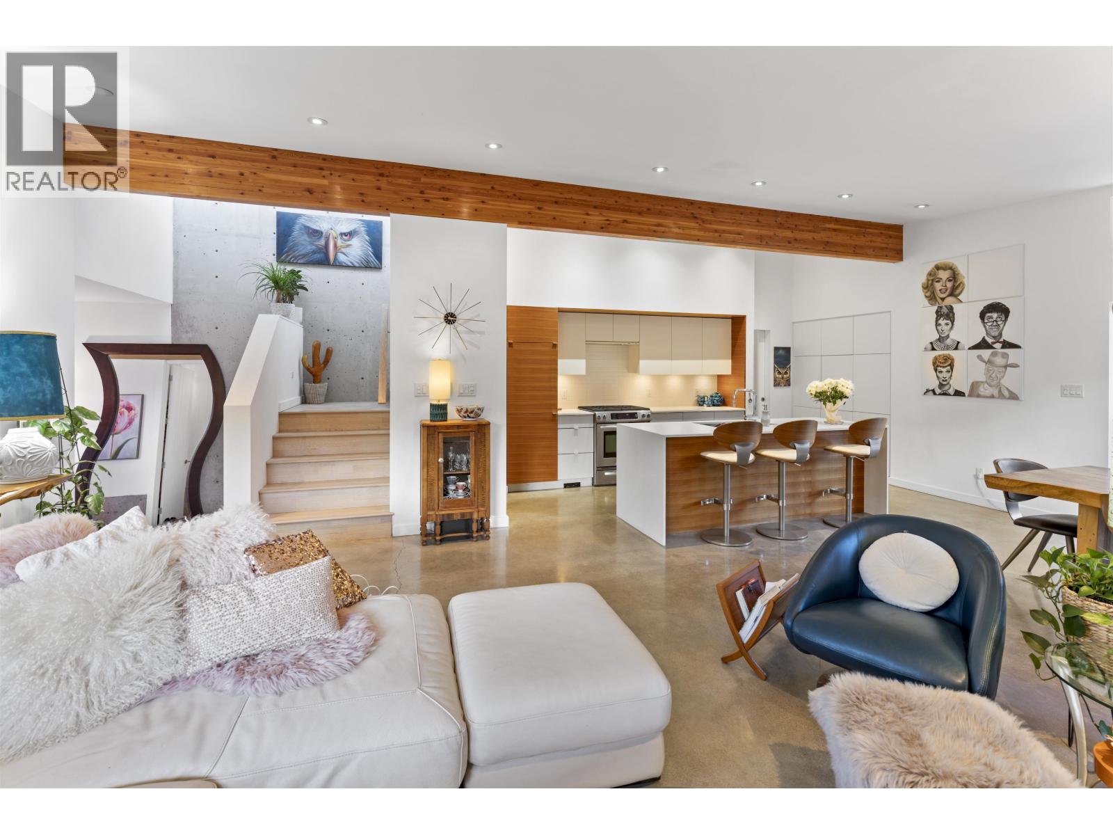 1023 JAY CRESCENT, Squamish