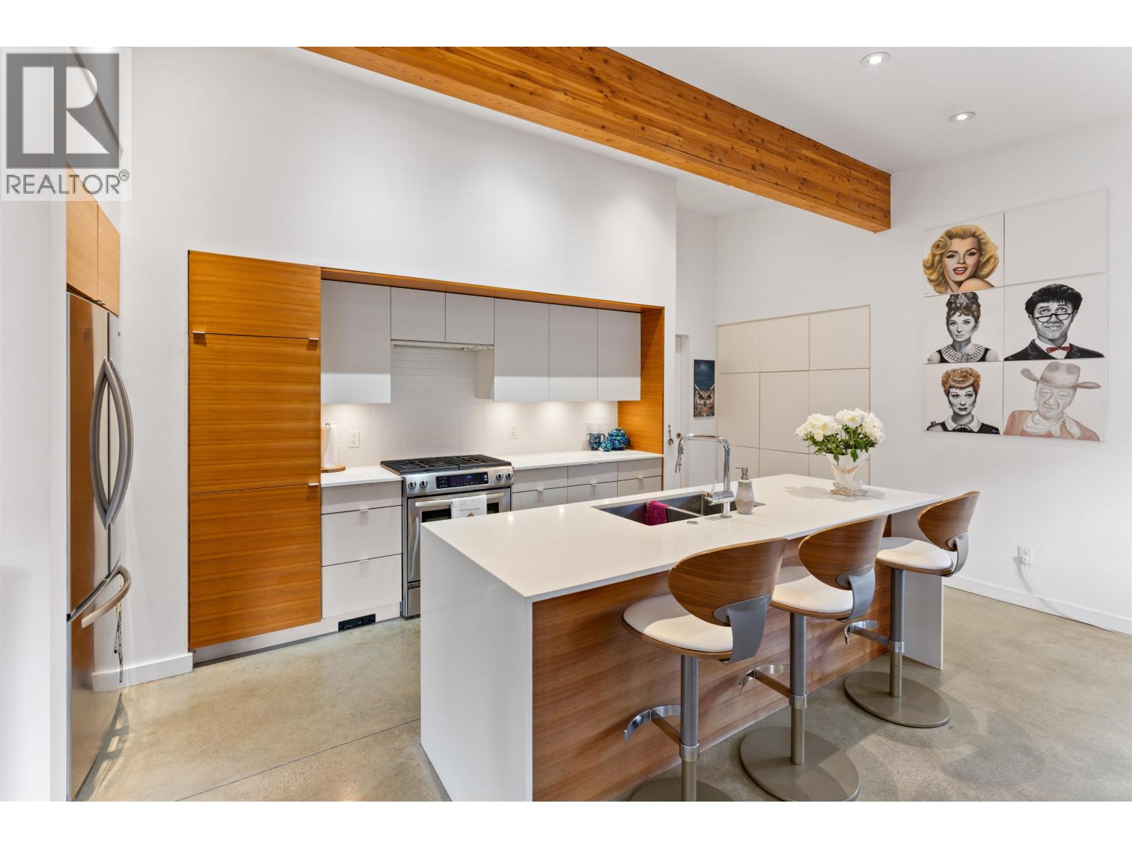 1023 JAY CRESCENT, Squamish