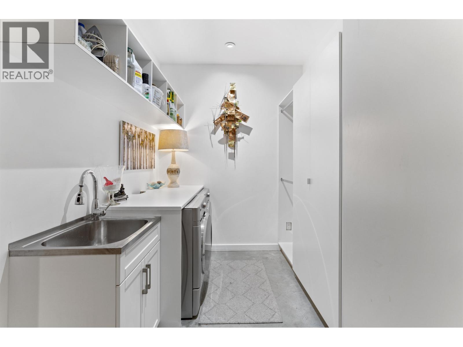 1023 JAY CRESCENT, Squamish