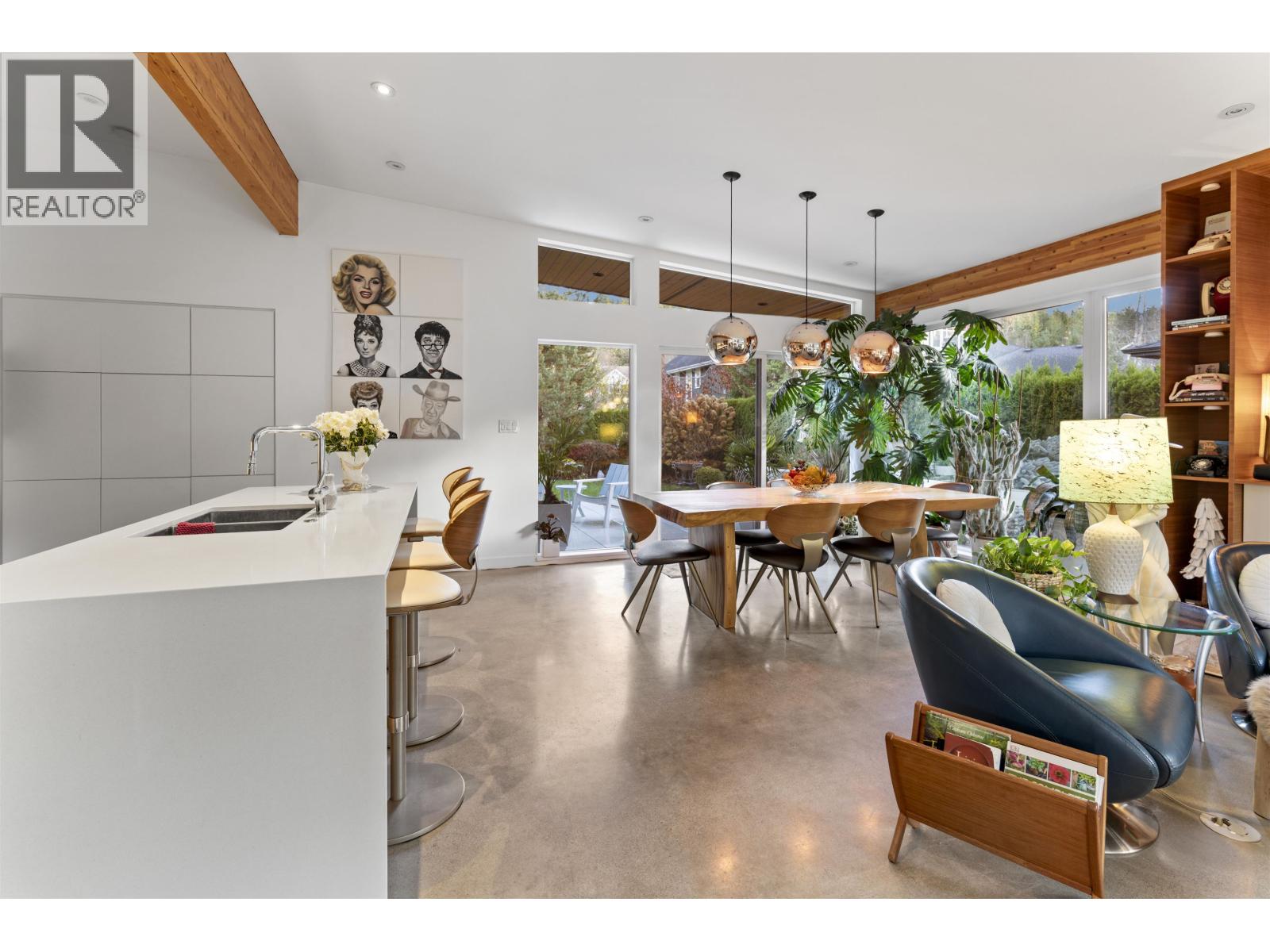 1023 JAY CRESCENT, Squamish