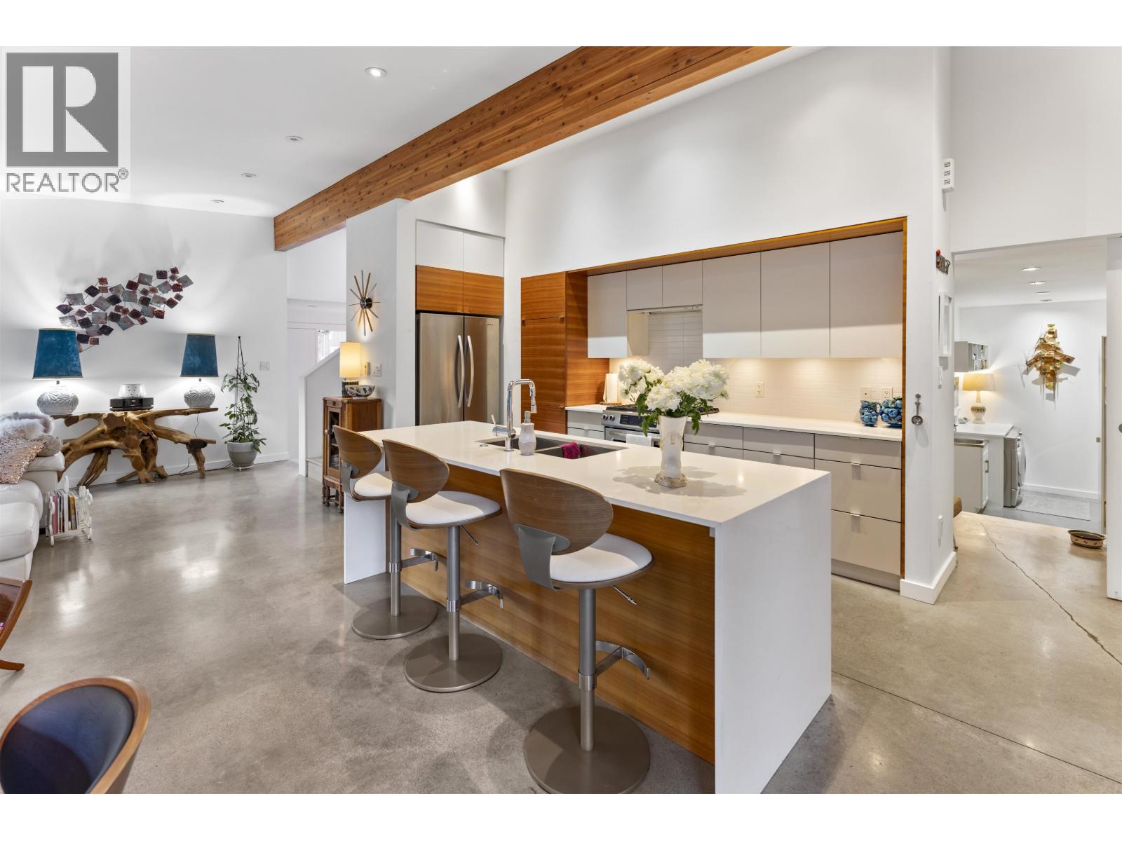 1023 JAY CRESCENT, Squamish