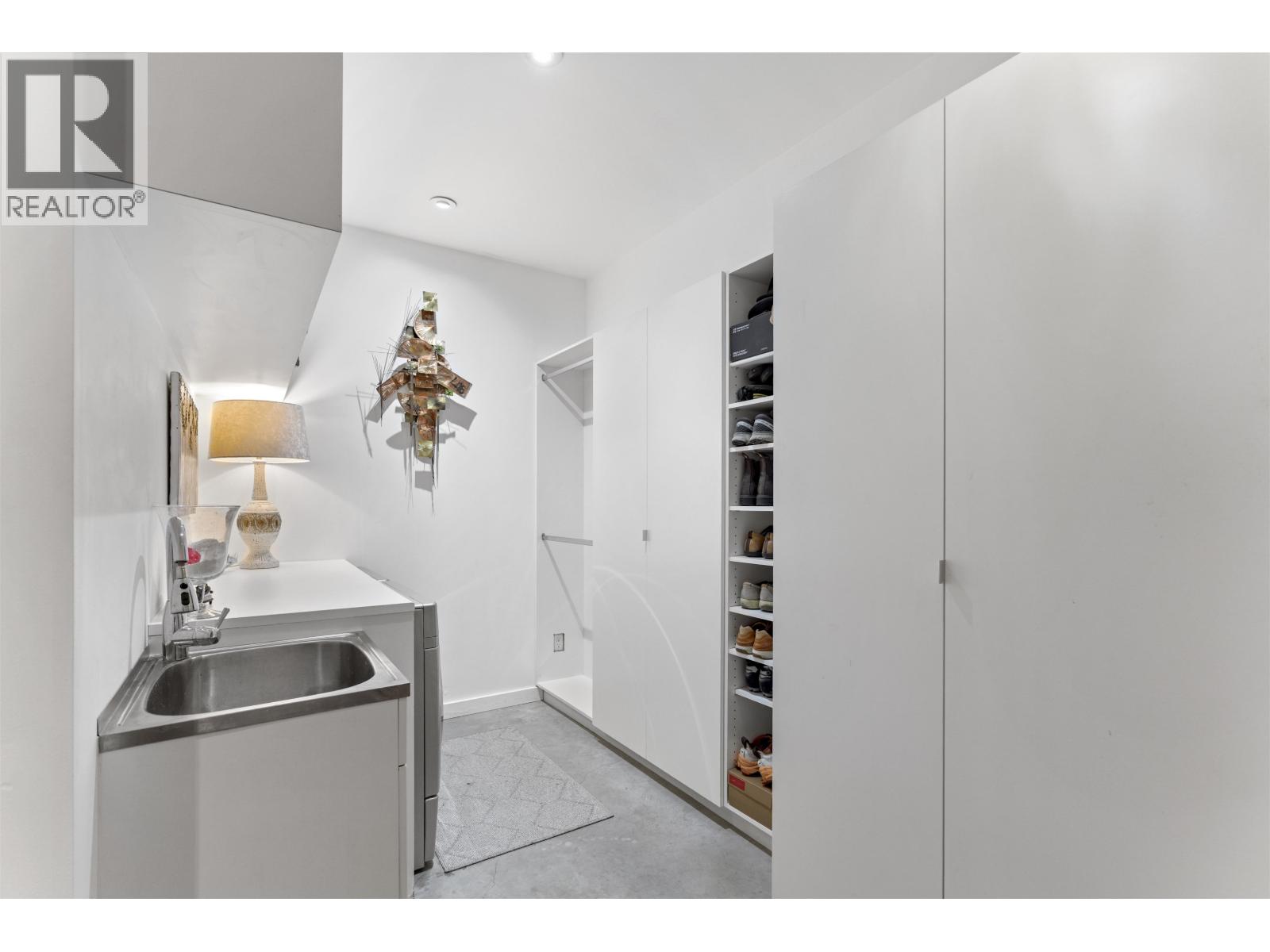 1023 JAY CRESCENT, Squamish