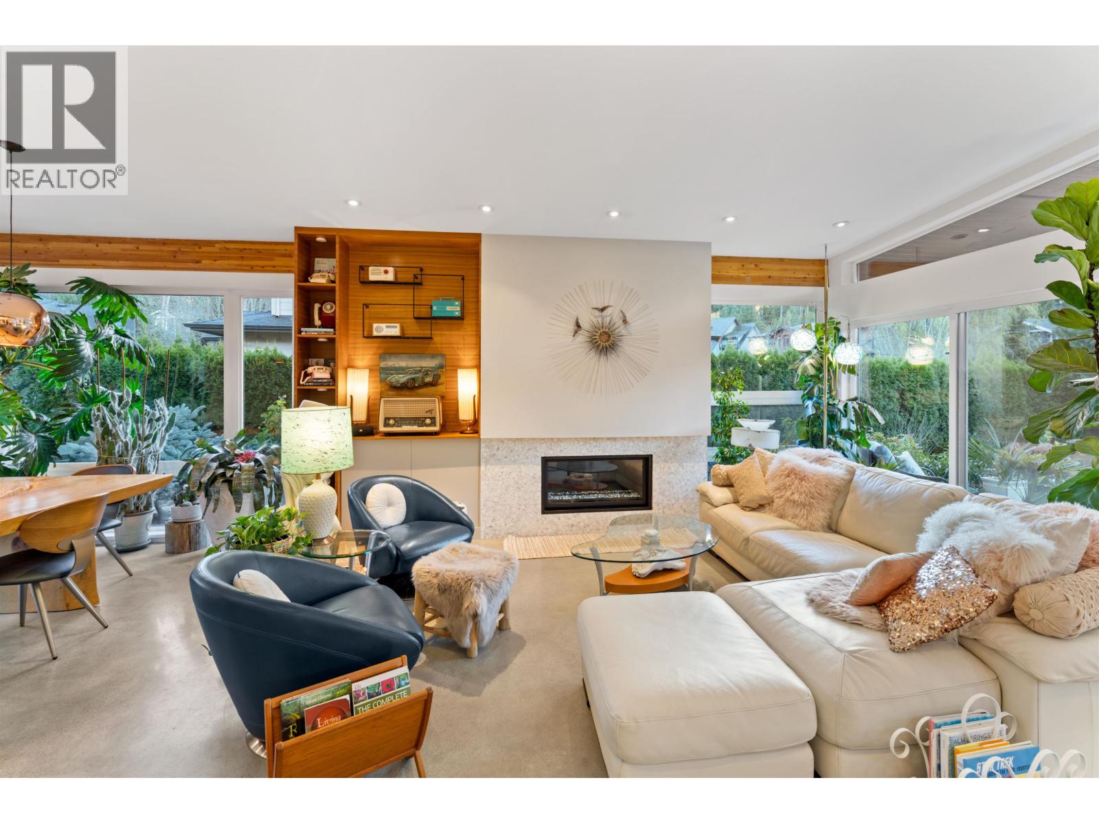 1023 JAY CRESCENT, Squamish