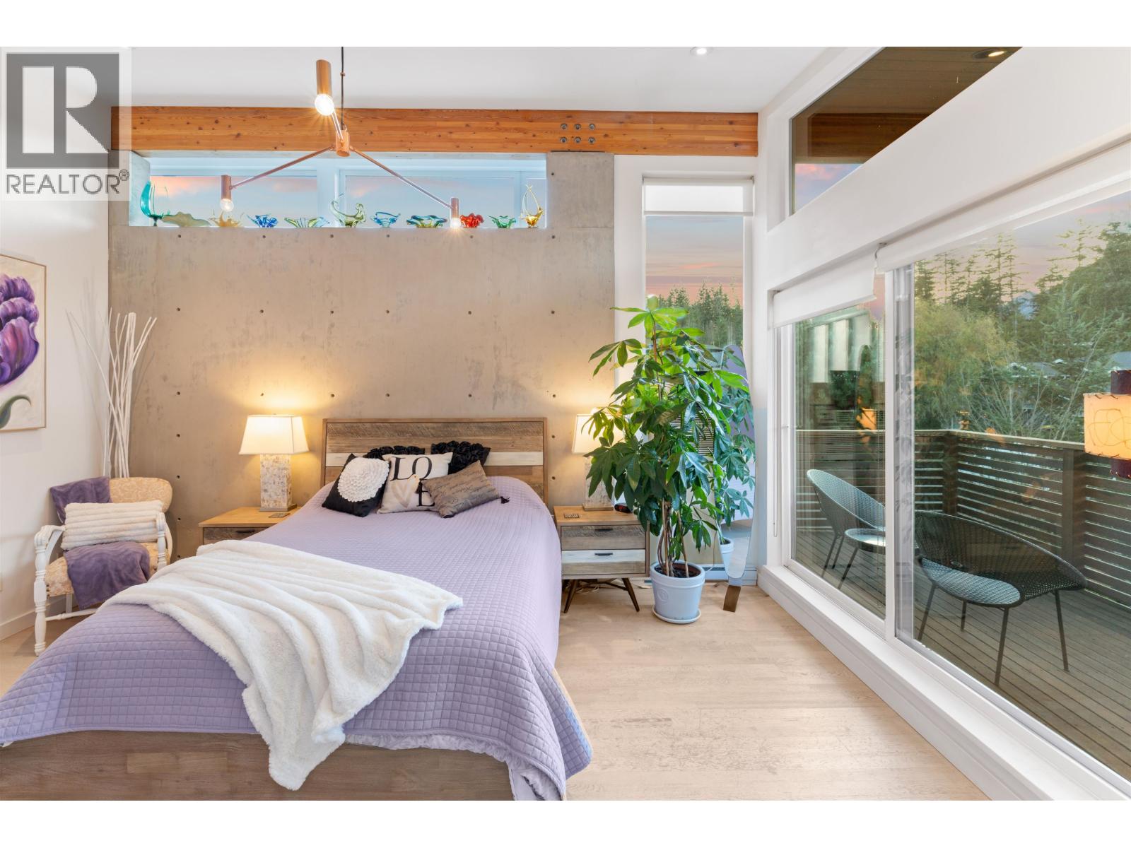 1023 JAY CRESCENT, Squamish