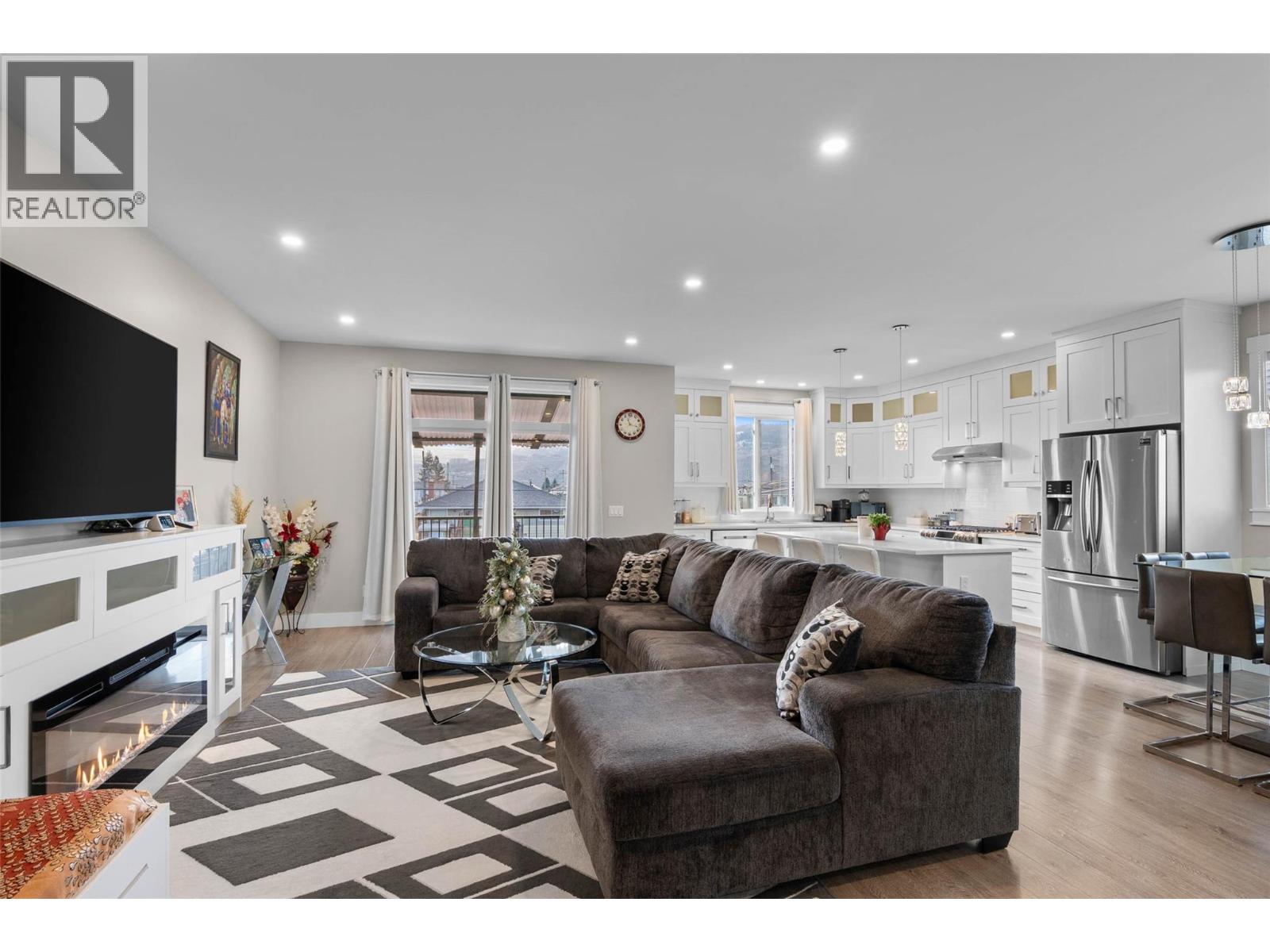 969 LETHBRIDGE Avenue, Kamloops