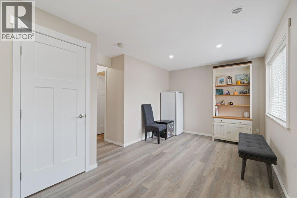  2421 Sunrise Boulevard, Blind Bay