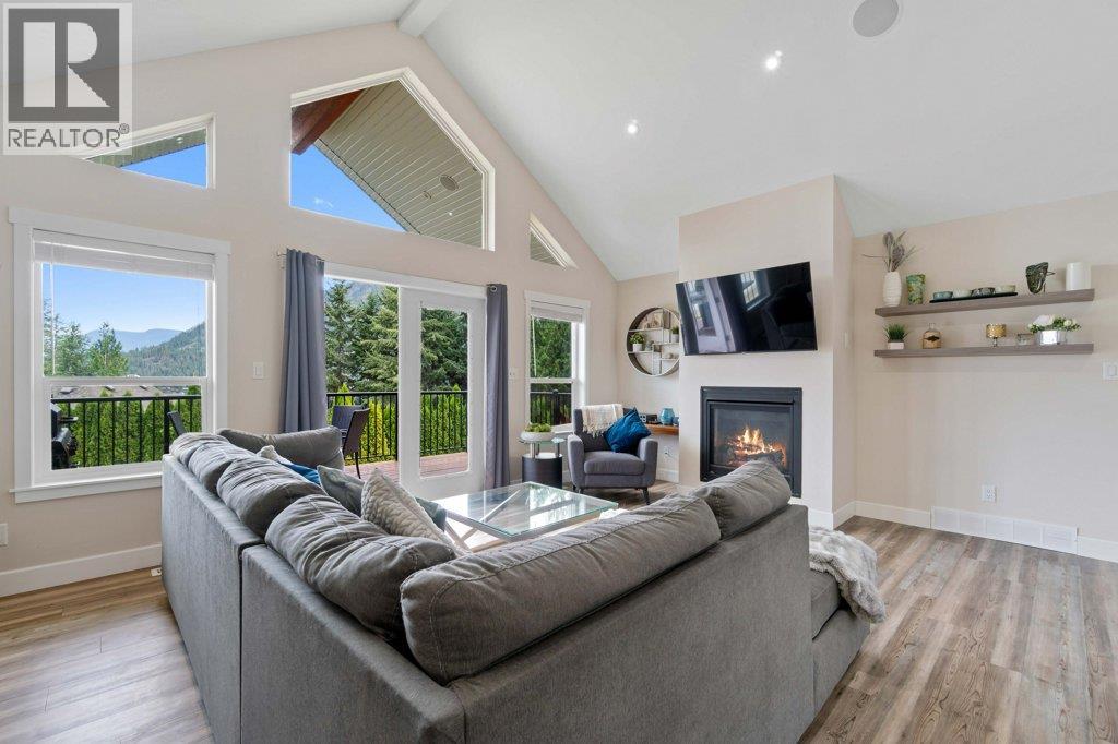  2421 Sunrise Boulevard, Blind Bay