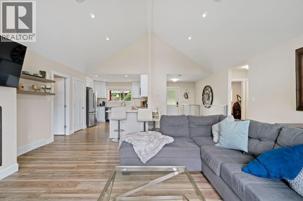  2421 Sunrise Boulevard, Blind Bay