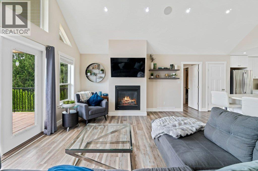  2421 Sunrise Boulevard, Blind Bay