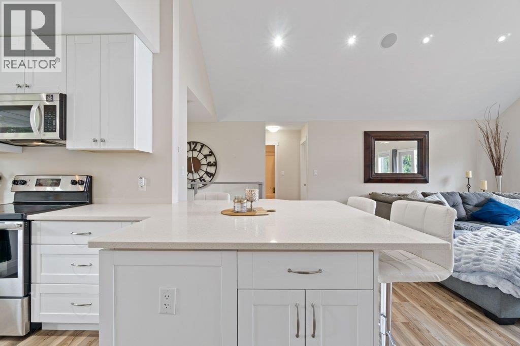  2421 Sunrise Boulevard, Blind Bay