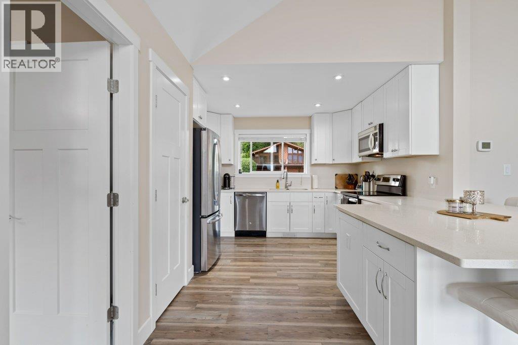  2421 Sunrise Boulevard, Blind Bay