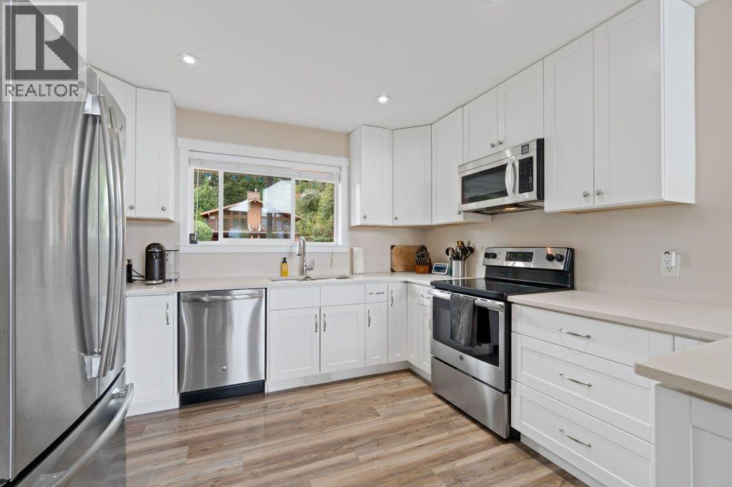  2421 Sunrise Boulevard, Blind Bay